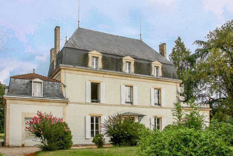 Chateau A Vendre En Aquitaine Gironde Pineuilh Magnifique Chateau Au Bord De L Eau Avec Deuxieme Maison D Hotes Et Piscine Ref mmu33