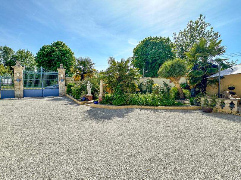 French property for sale in Bresdon, Charente-Maritime - €299,950 - photo 2