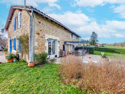 Maison à vendre à Roussines, Charente, Poitou-Charentes, avec Leggett Immobilier