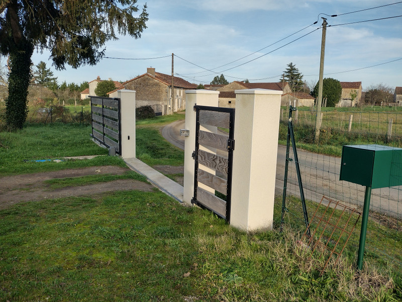 French property for sale in Pindray, Vienne - €172,800 - photo 1