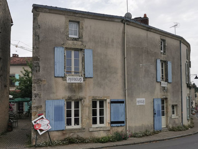 Commerce à vendre à Vouvant, Vendée, Pays de la Loire, avec Leggett Immobilier