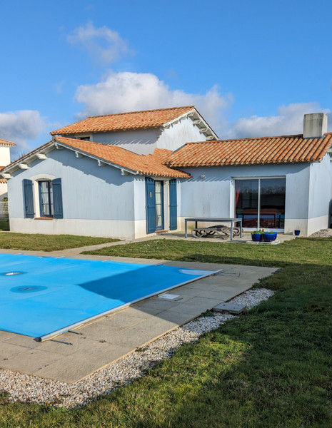French property for sale in L'Aiguillon-sur-Vie, Vendée - €318,000 - photo 3