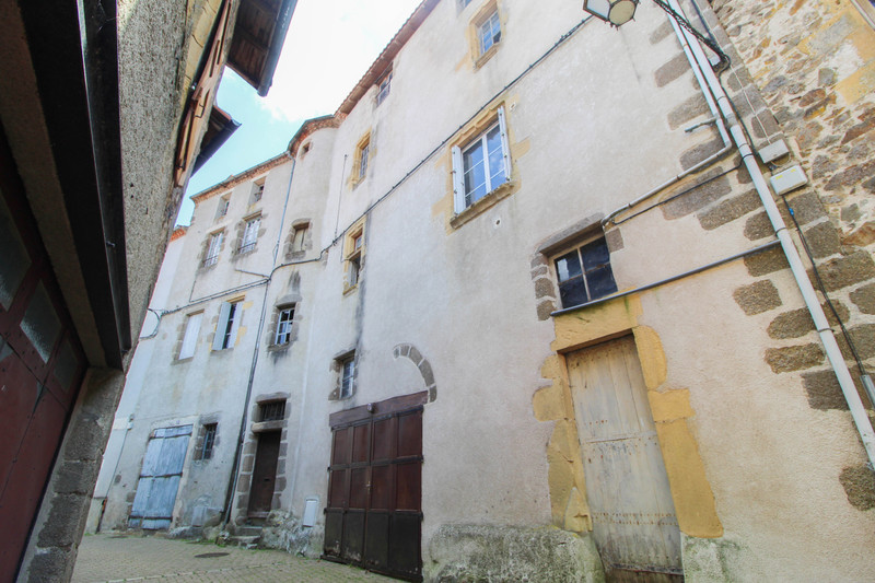 Maison à vendre à Confolens, Charente - 35.000 € - photo 1