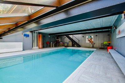 Large chalet with sunny garden, stunning views, swimming pool and close to the ski slopes & walks of Pralognan