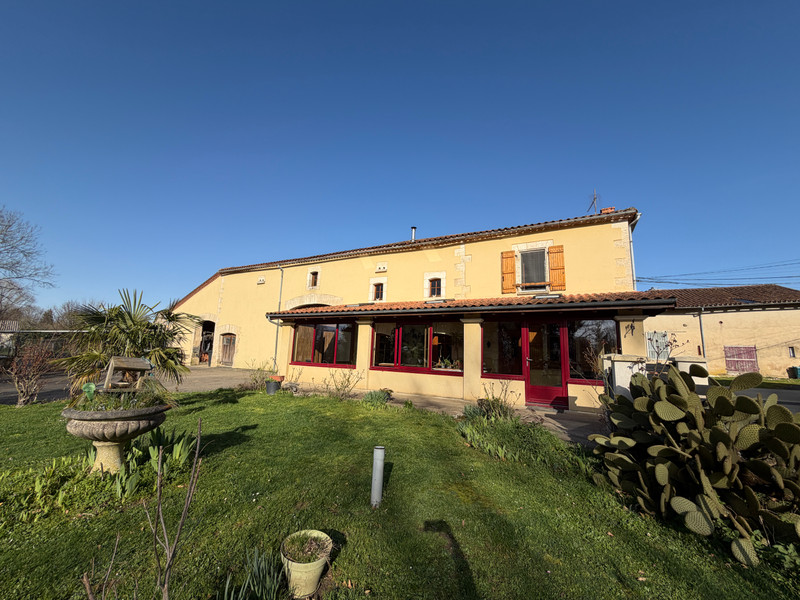 French property for sale in Rouzède, Charente - €288,900 - photo 0