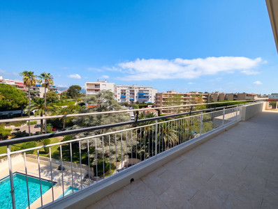 French property for sale in Nice, Alpes-Maritimes - €490,000 - photo 2