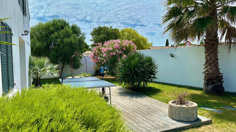 French property for sale in La Couarde-sur-Mer, Charente-Maritime - €1,395,000 - photo 4