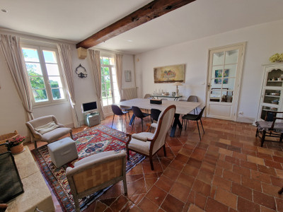 Maison de 5 chambres magnifiquement restaurée à la périphérie de Coutras,  avec piscine et très belle vue.