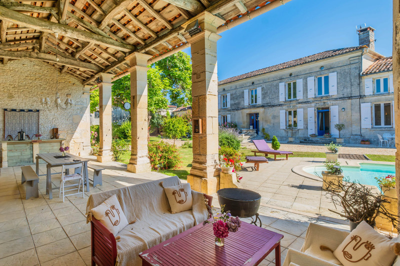 French property for sale in Saint-Sulpice-de-Cognac, Charente - €620,000 - photo 1
