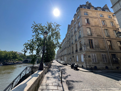 Rare Pearl: Prestigious address, Seine views,commerciality, Ile Saint Louis,Paris4 ,Renovated One Bedroom 53m2