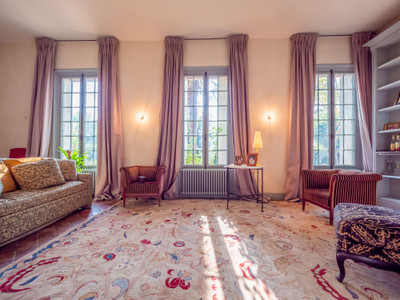 Yvelines 19th Century renovated hunting Lodge, 500sqm, large reception rooms, 6 bedrooms, own Seine mooring