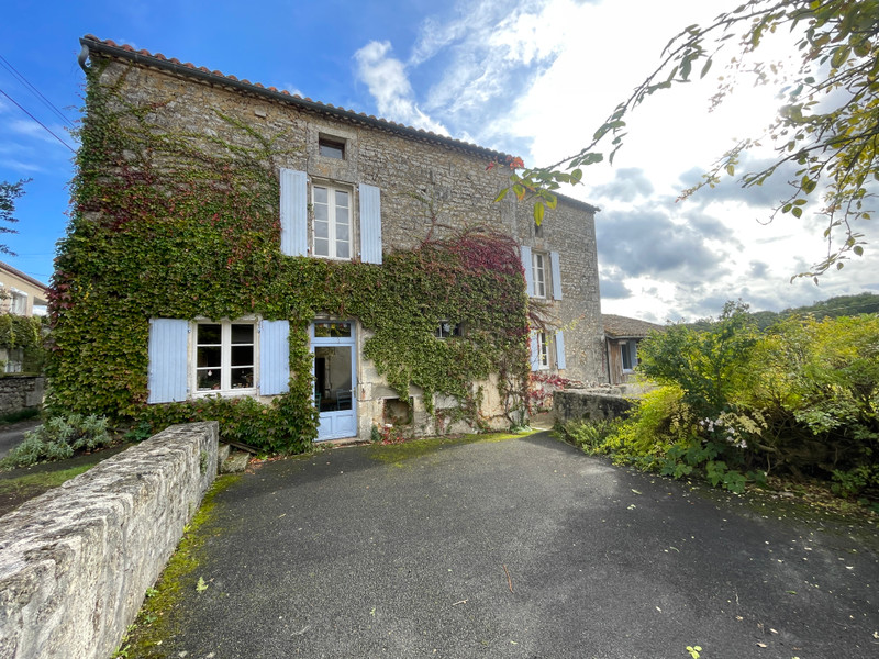 French property for sale in Sers, Charente - €270,000 - photo 3