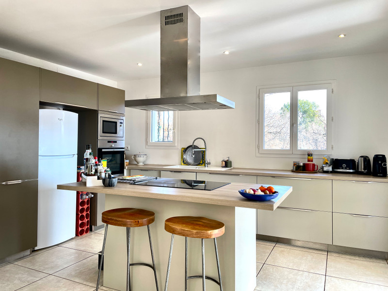 French property for sale in Pierrevert, Alpes-de-Haute-Provence - €735,000 - photo 4