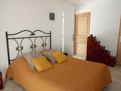 Domaine with two houses, a pool, and four deluxe safari tents. Huge business opportunity.