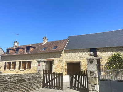 Maison à vendre à Champfrémont, Mayenne, Pays de la Loire, avec Leggett Immobilier