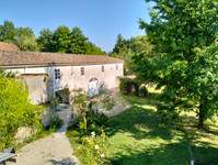 Maison à vendre à Coteaux-du-Blanzacais, Charente - 399.950 € - photo 2