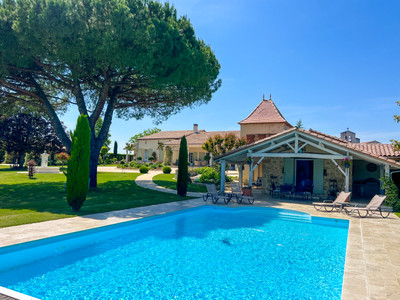 Exceptional property with guest house, swimming pool and fabulous views.