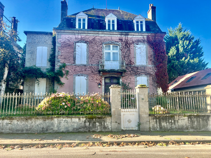 Maison à vendre à Bénévent-l'Abbaye, Creuse - 240.750 € - photo 1
