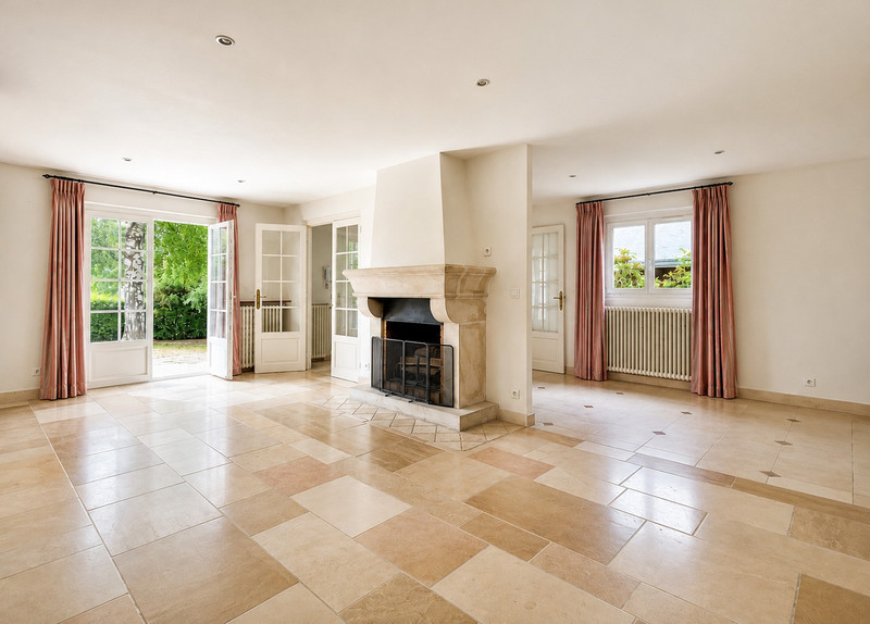 French property for sale in Mareil-Marly, Yvelines - €899,000 - photo 2