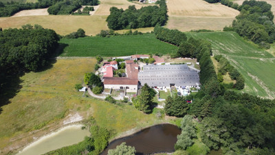 French property for sale in Coteaux-du-Blanzacais, Charente - €780,000 - photo 1