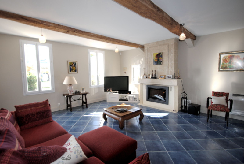 House in SaintÉmilion Gironde Lovely stone house. Master suite on