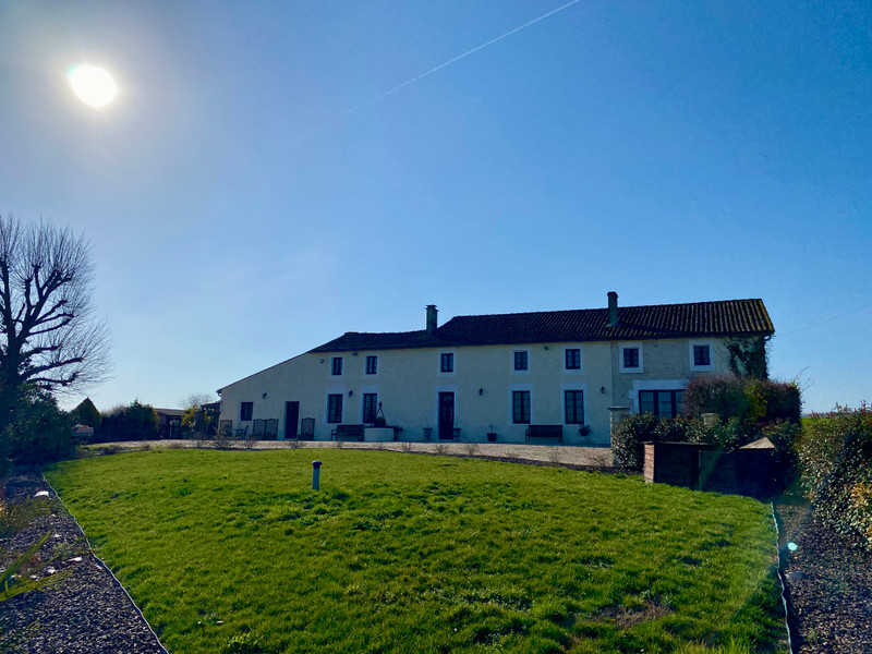 house for sale in Poitou-Charentes (Nouvelle Aquitaine)