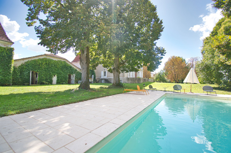 Maison à vendre à Sainte-Livrade-sur-Lot, Lot-et-Garonne - 629.900 € - photo 1