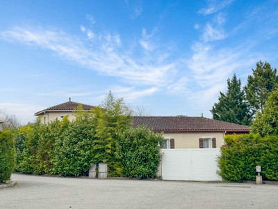 Maison à vendre à Montcuq-en-Quercy-Blanc, Lot, Midi-Pyrénées, avec Leggett Immobilier