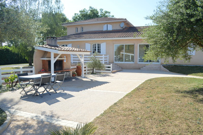 French property for sale in Les Billaux, Gironde - €525,000 - photo 2