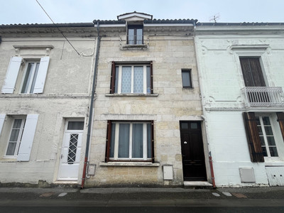 Maison à vendre à Sainte-Foy-la-Grande, Gironde, Aquitaine, avec Leggett Immobilier