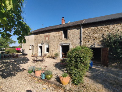 Maison à vendre à Les Grands-Chézeaux, Haute-Vienne, Limousin, avec Leggett Immobilier