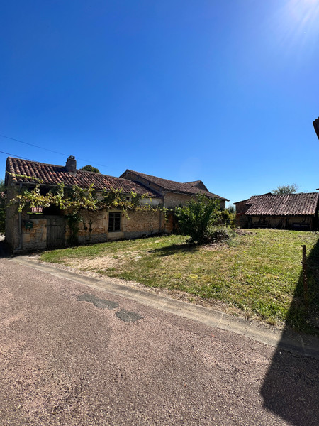 Maison à vendre à Javerlhac-et-la-Chapelle-Saint-Robert, Dordogne - 162 000 € - photo 1