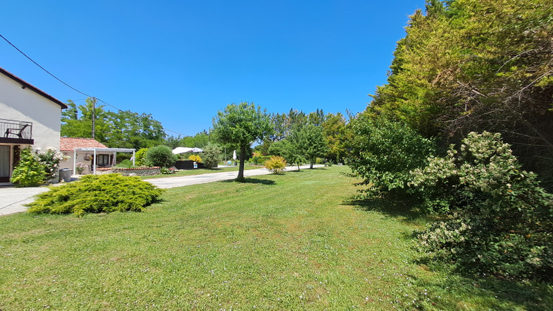 French property for sale in Cherval, Dordogne - €299,999 - photo 10