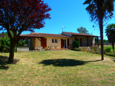 Maison à vendre à Touvérac, Charente, Poitou-Charentes, avec Leggett Immobilier