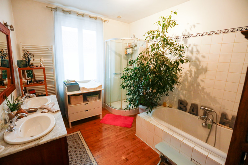 French property for sale in Soyaux, Charente - €329,000 - photo 9