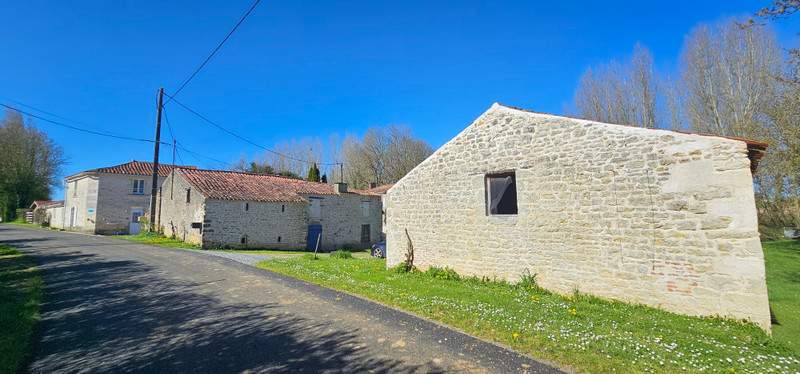 French property for sale in La Caillère-Saint-Hilaire, Vendée - €299,900 - photo 3