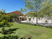 Maison à vendre à Rouzède, Charente - 396 000 € - photo 1