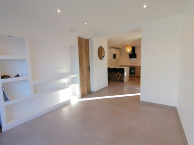 French property for sale in Aubagne, Bouches-du-Rhône - €469,000 - photo 3
