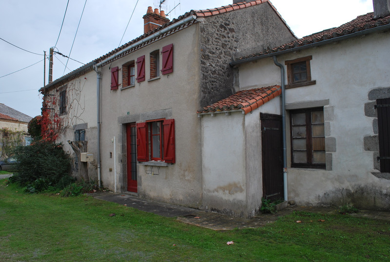 Maison à vendre à Lathus-Saint-Rémy, Vienne - 31 600 € - photo 1