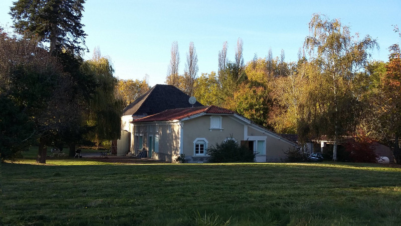 French property for sale in Jonzac, Charente-Maritime - &#8364;824,680 - photo 2