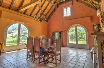 MAGNIFICENT HUNTING LODGE IN THE BASQUE COUNTRY + BREATHTAKING VIEWS OF THE PYRÉNÉES + IDEAL HOLIDAY HOME, B&B