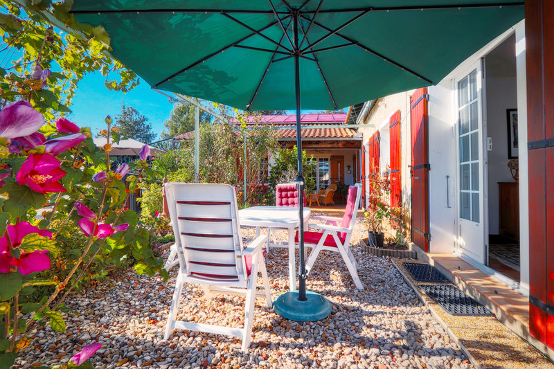 French property for sale in Rustrel, Vaucluse - €547,000 - photo 2