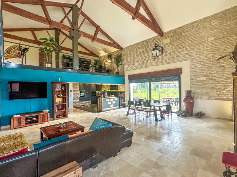 French property for sale in Bresdon, Charente-Maritime - €317,200 - photo 2