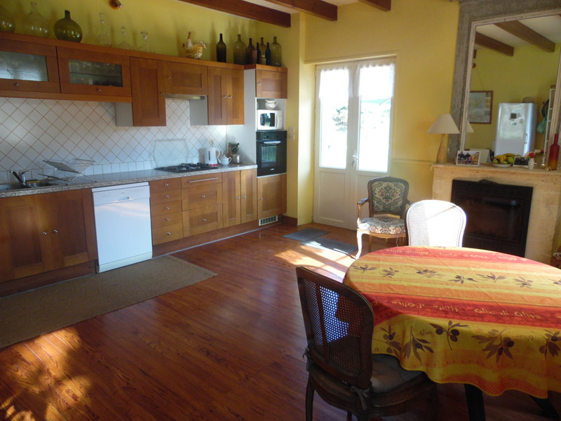 French property for sale in Lansac, Gironde - €294,250 - photo 5