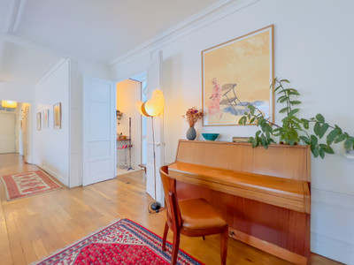 Paris 75004 Ile St Louis, near Seine rare address, 90m2 on the 4th floor of a superb stone building with lift