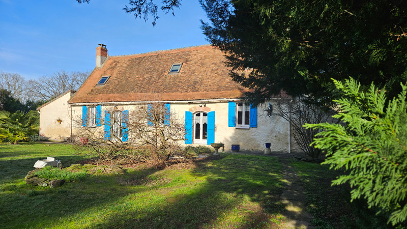Maison à vendre à Vaux, Allier - 275 600 € - photo 1