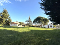 Propriété à vendre à Queaux, Vienne - 175 000 € - photo n°1