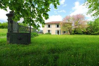 Maison à vendre à Theil-Rabier, Charente, Poitou-Charentes, avec Leggett Immobilier