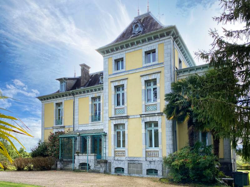 House for sale in Pau PyrénéesAtlantiques Superb 19th century villa in the heart of an 1.5