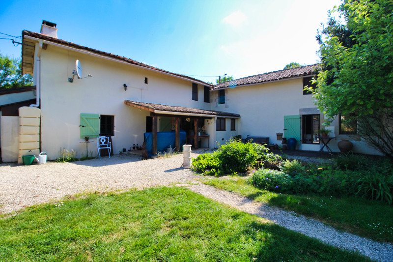 Maison à vendre à Sauzé-Vaussais, Deux-Sèvres - 189 000 € - photo 1 Maison à vendre à Sauzé-Vaussais, Deux-Sèvres - 189 000 € - photo 1